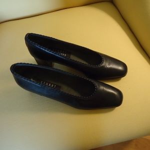 Stuart Weitzman Mary Ann 60 pump block heel 6B Bla